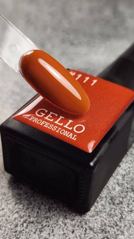 לק גל גלו GELLO מספר 111 צבע חום מגוון הצבעים של גלו נבחר בקפידה על ידי צוות ההדרכה הבינלאומי של חברת לילה מילאנו הגוונים סמיכים, ואטומים במיוחד ומגיעים עם מברשת שקופה ושטוחה במיוחד המאפשרת כניסה נוחה מתחת לקטיקולה ומריחה נוחה וצמודה לחלוטין לתוצאה מושלמת יש למרוח שכבות דקות