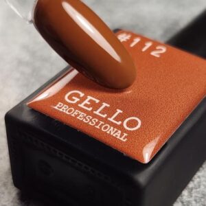 לק גל גלו GELLO מספר 112 צבע חום כהה מגוון הצבעים של גלו נבחר בקפידה על ידי צוות ההדרכה הבינלאומי של חברת לילה מילאנו הגוונים סמיכים, ואטומים במיוחד ומגיעים עם מברשת שקופה ושטוחה במיוחד המאפשרת כניסה נוחה מתחת לקטיקולה ומריחה נוחה וצמודה לחלוטין לתוצאה מושלמת יש למרוח שכבות דקות