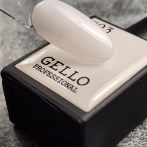 לק גל גלו GELLO מספר 03 צבע חלבי מגוון הצבעים של גלו נבחר בקפידה על ידי צוות ההדרכה הבינלאומי של חברת לילה מילאנו הגוונים סמיכים, ואטומים במיוחד ומגיעים עם מברשת שקופה ושטוחה במיוחד המאפשרת כניסה נוחה מתחת לקטיקולה ומריחה נוחה וצמודה לחלוטין לתוצאה מושלמת יש למרוח שכבות דקות