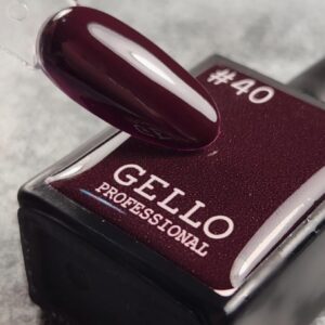 לק גל גלו GELLO מספר 40 צבע סגול חציל כהה מגוון הצבעים של גלו נבחר בקפידה על ידי צוות ההדרכה הבינלאומי של חברת לילה מילאנו הגוונים סמיכים, ואטומים במיוחד ומגיעים עם מברשת שקופה ושטוחה במיוחד המאפשרת כניסה נוחה מתחת לקטיקולה ומריחה נוחה וצמודה לחלוטין לתוצאה מושלמת יש למרוח שכבות דקות