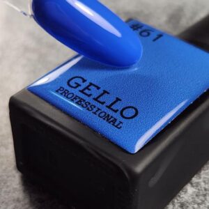 לק גל גלו GELLO מספר 61 צבע כחול מגוון הצבעים של גלו נבחר בקפידה על ידי צוות ההדרכה הבינלאומי של חברת לילה מילאנו הגוונים סמיכים, ואטומים במיוחד ומגיעים עם מברשת שקופה ושטוחה במיוחד המאפשרת כניסה נוחה מתחת לקטיקולה ומריחה נוחה וצמודה לחלוטין לתוצאה מושלמת יש למרוח שכבות דקות