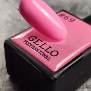 לק גל גלו GELLO מספר 69 צבע ורוד מסטיק מגוון הצבעים של גלו נבחר בקפידה על ידי צוות ההדרכה הבינלאומי של חברת לילה מילאנו הגוונים סמיכים, ואטומים במיוחד ומגיעים עם מברשת שקופה ושטוחה במיוחד המאפשרת כניסה נוחה מתחת לקטיקולה ומריחה נוחה וצמודה לחלוטין לתוצאה מושלמת יש למרוח שכבות דקות