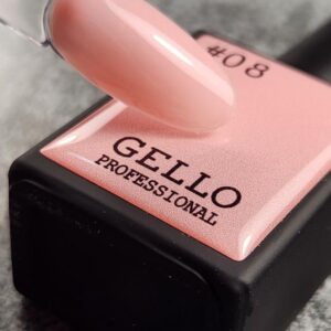 לק גל גלו GELLO מספר 08 צבע ורוד שקוף מגוון הצבעים של גלו נבחר בקפידה על ידי צוות ההדרכה הבינלאומי של חברת לילה מילאנו הגוונים סמיכים, ואטומים במיוחד ומגיעים עם מברשת שקופה ושטוחה במיוחד המאפשרת כניסה נוחה מתחת לקטיקולה ומריחה נוחה וצמודה לחלוטין לתוצאה מושלמת יש למרוח שכבות דקות